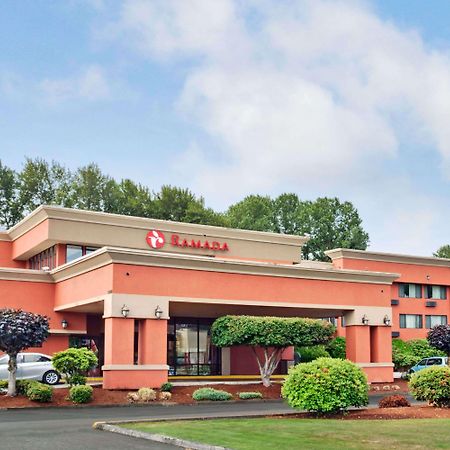 Ramada by Wyndham Tukwila Southcenter Hotel Bagian luar foto