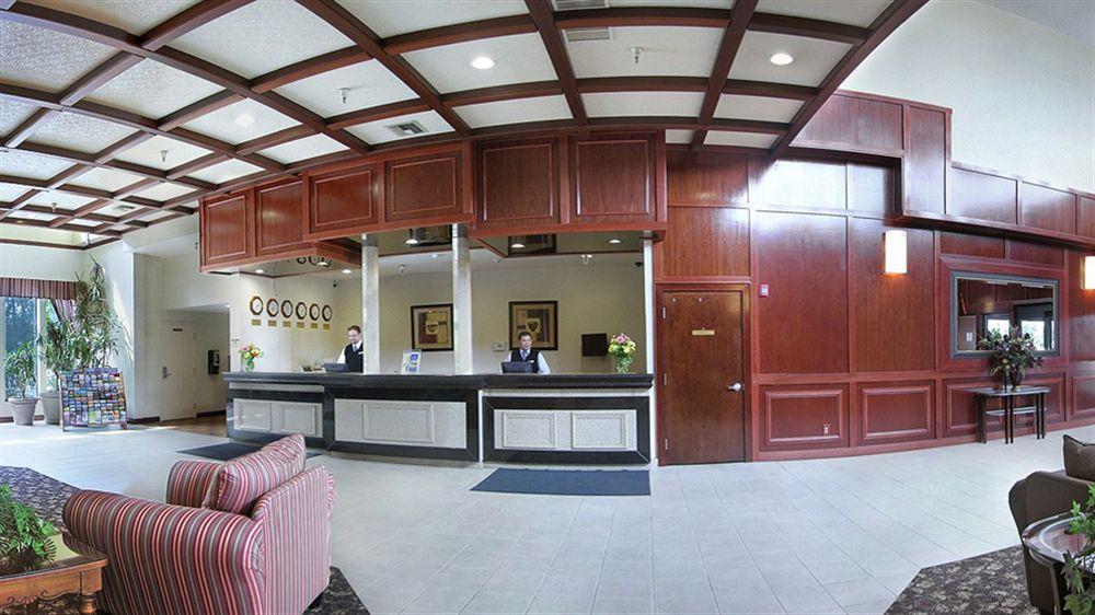Ramada by Wyndham Tukwila Southcenter Hotel Bagian luar foto