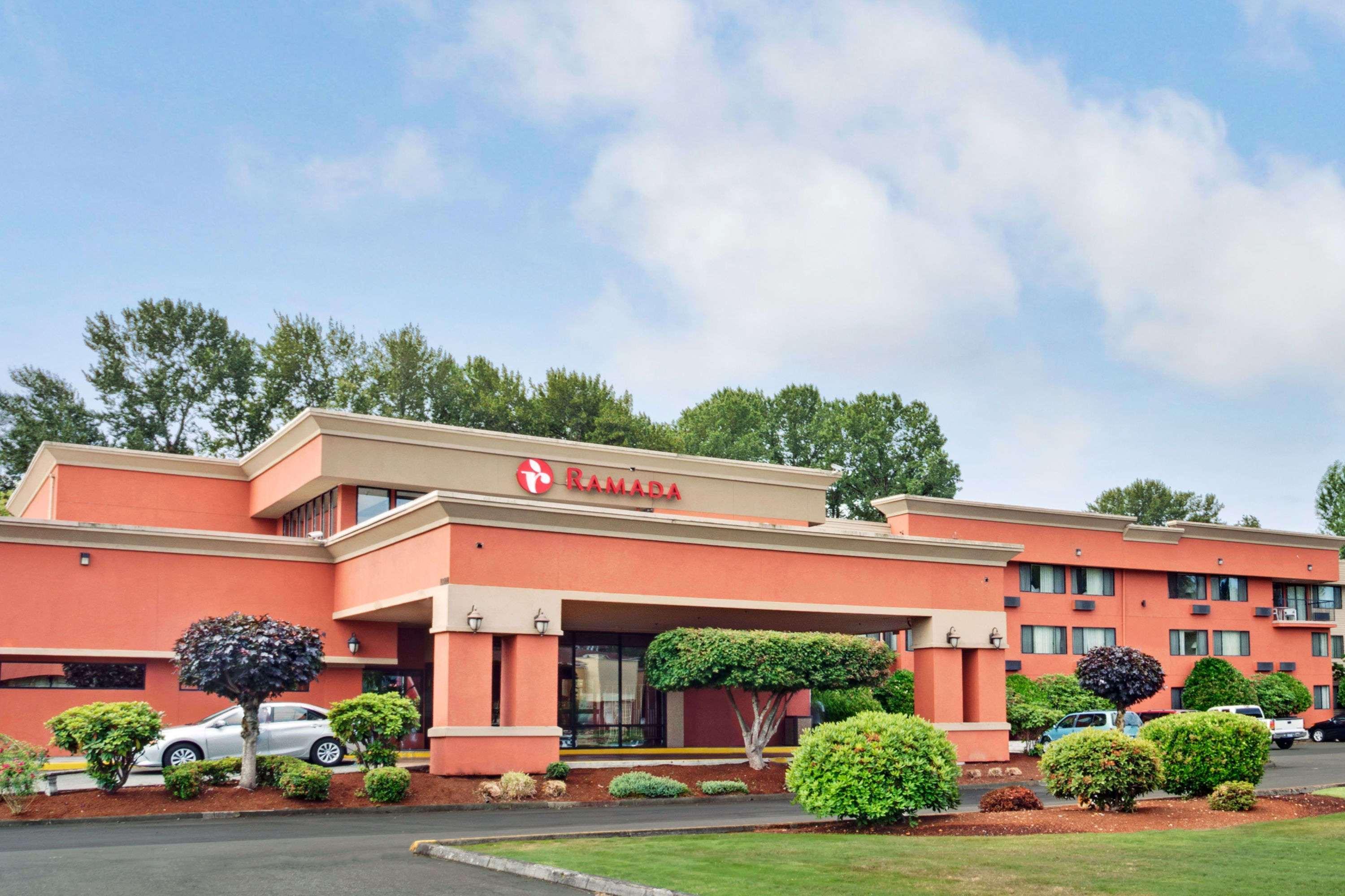 Ramada by Wyndham Tukwila Southcenter Hotel Bagian luar foto