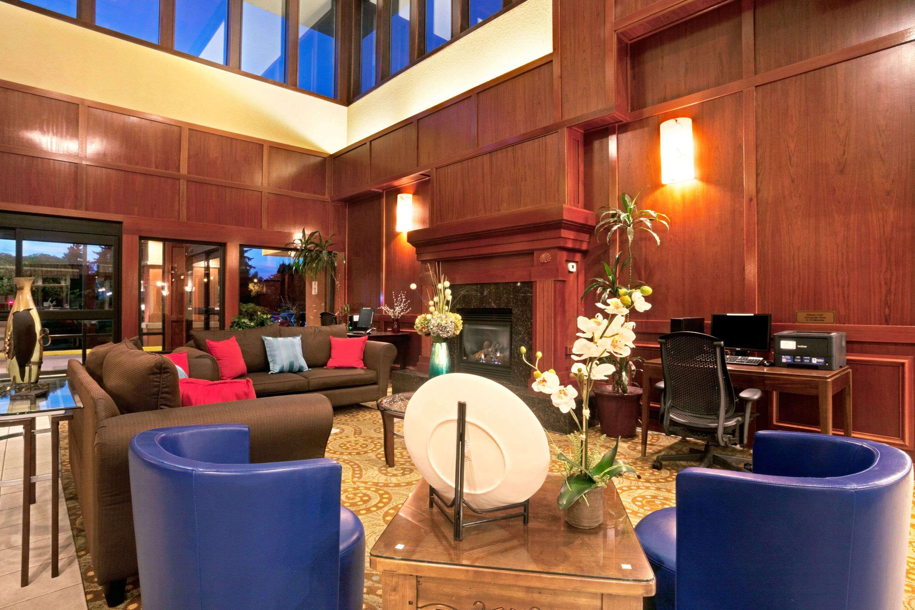 Ramada by Wyndham Tukwila Southcenter Hotel Bagian luar foto
