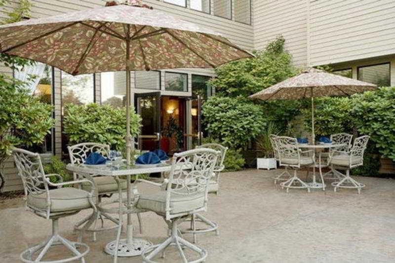 Ramada by Wyndham Tukwila Southcenter Hotel Bagian luar foto