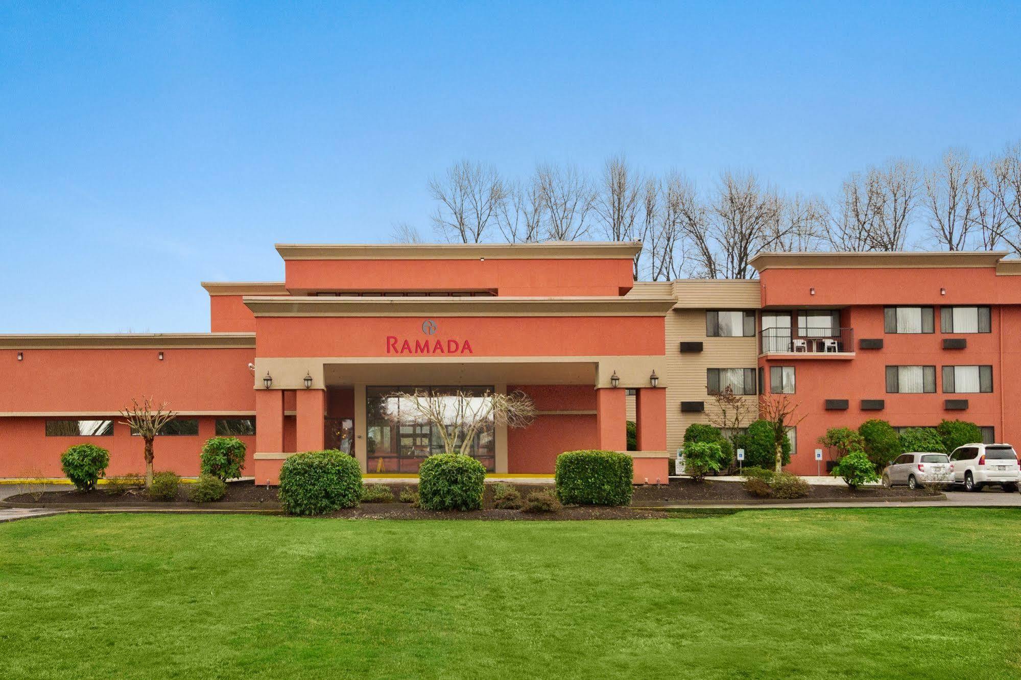 Ramada by Wyndham Tukwila Southcenter Hotel Bagian luar foto